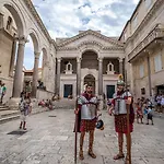 Anachi Split
